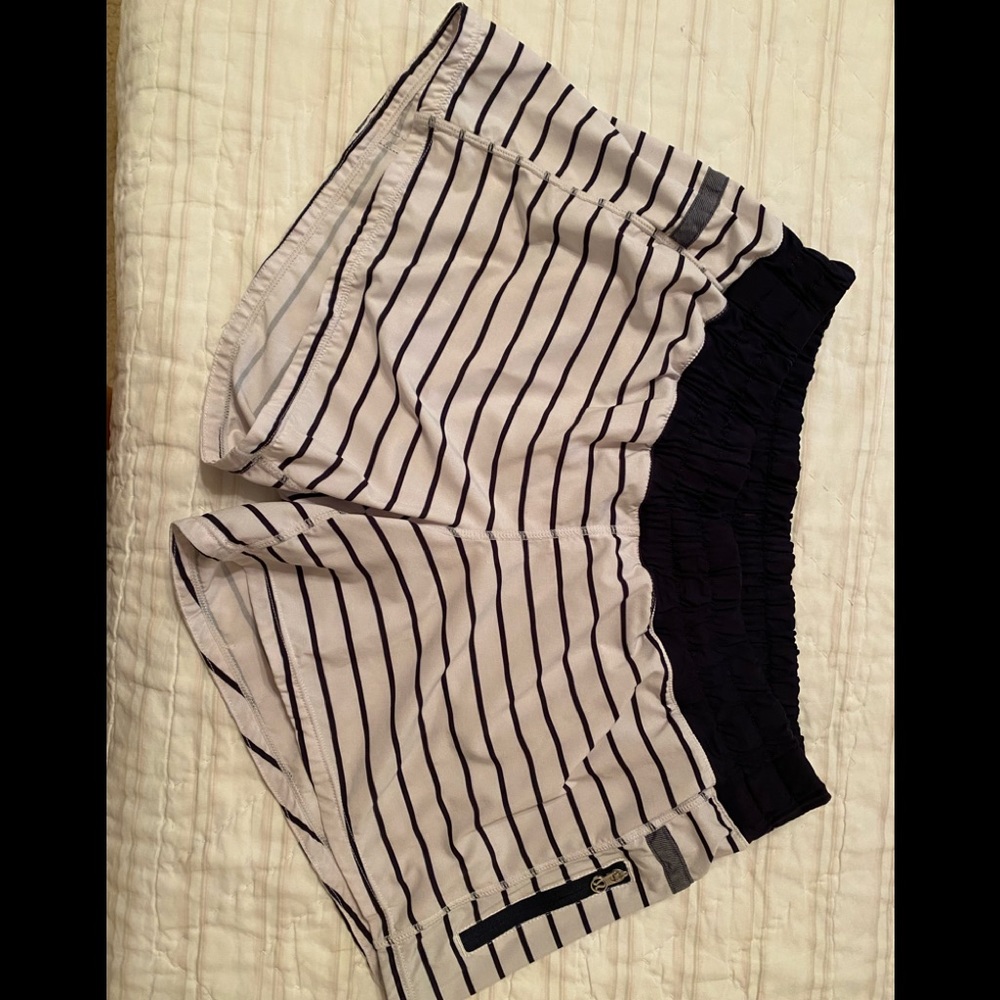 Lululemon size 6 tracker short